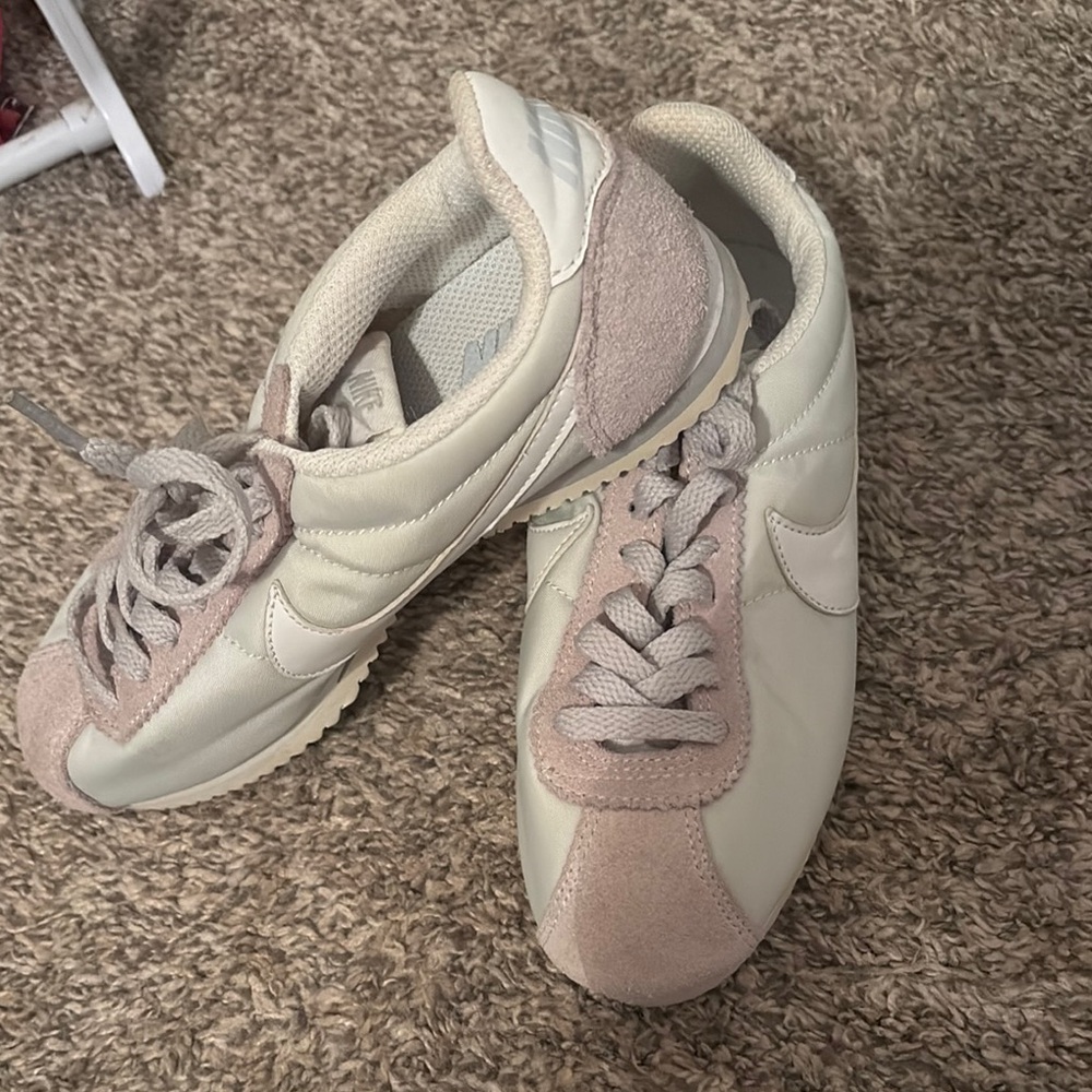 Cream Nike Cortez